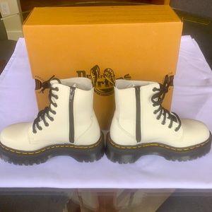 🥾NIB White Doc Martens 🥾